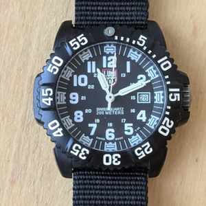 Luminox 3050/3950 (Ref. 3050/3950) — photograph 1