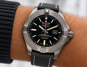 Breitling Avenger Blackbird (Ref. V1731010/BD12) — photograph 2