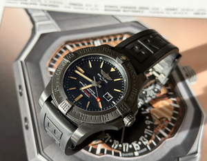 Breitling Avenger Blackbird (Ref. V1731010/BD12) — photograph 6